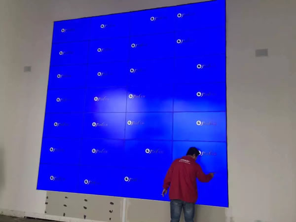 4*7 55寸壁挂式拼接屏案例展示