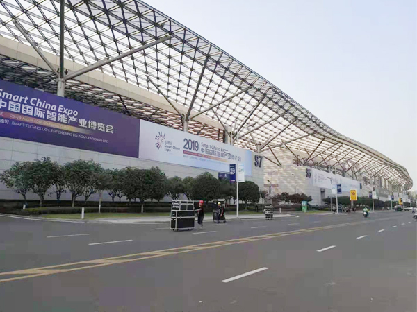 重庆国际智能展会46寸3.5mm3X3矩阵+壁挂支架
